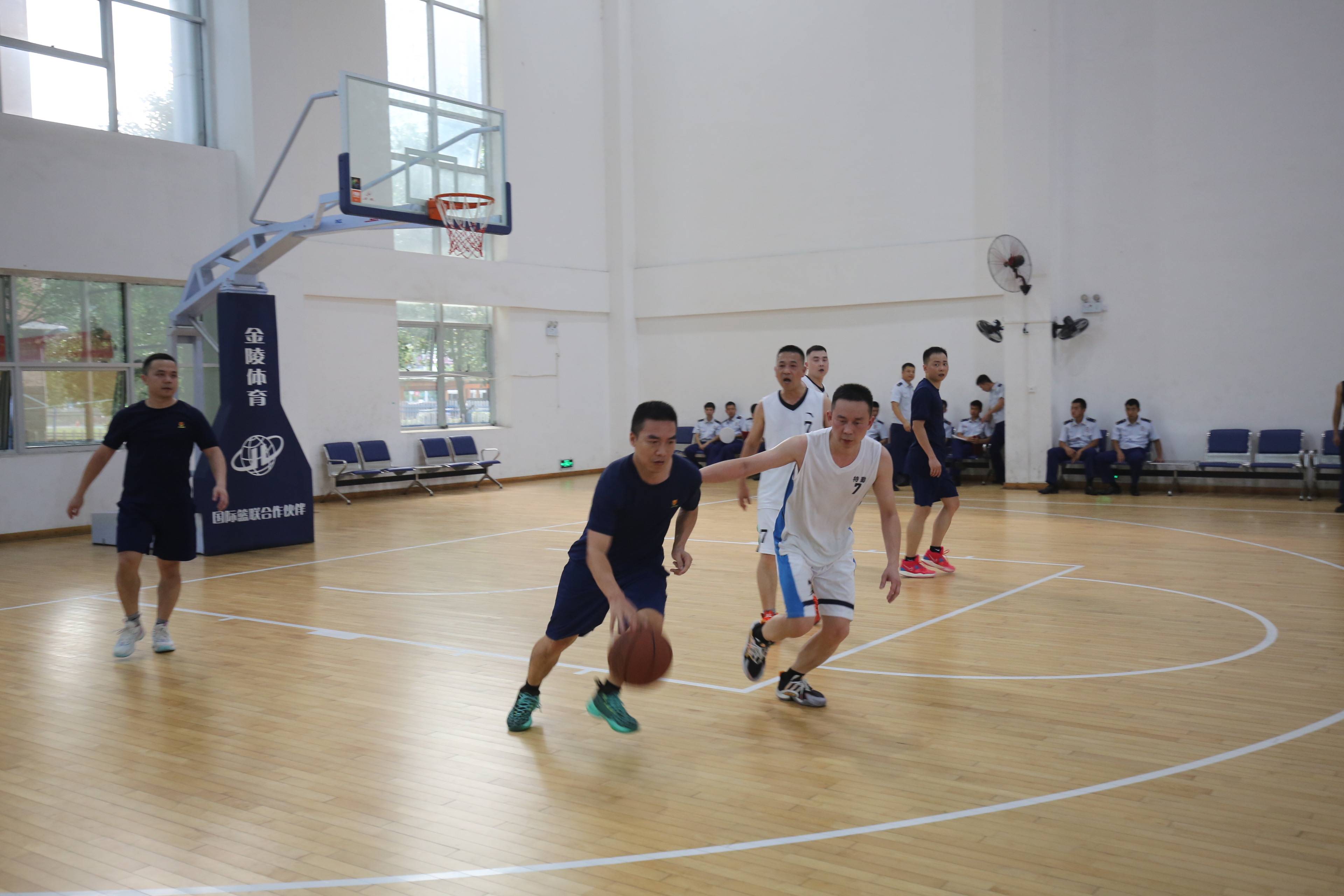 队伍在比赛中发挥出色，取得骄人战绩