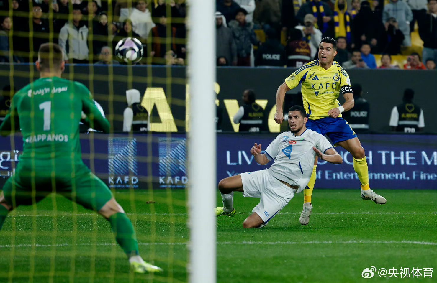 足球比赛中场战机动反击，比分逆转获胜的简单介绍