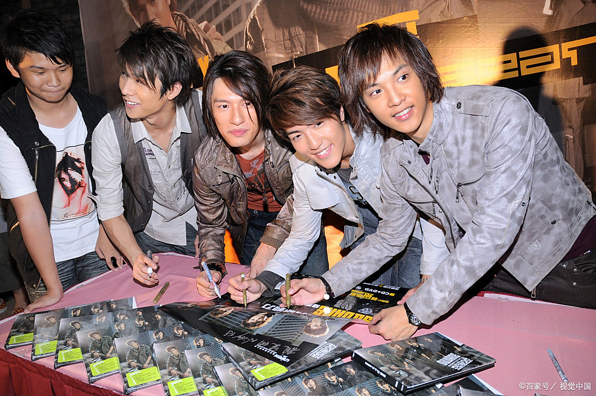 包含团队合作精神，球队领先晋级下一轮的词条