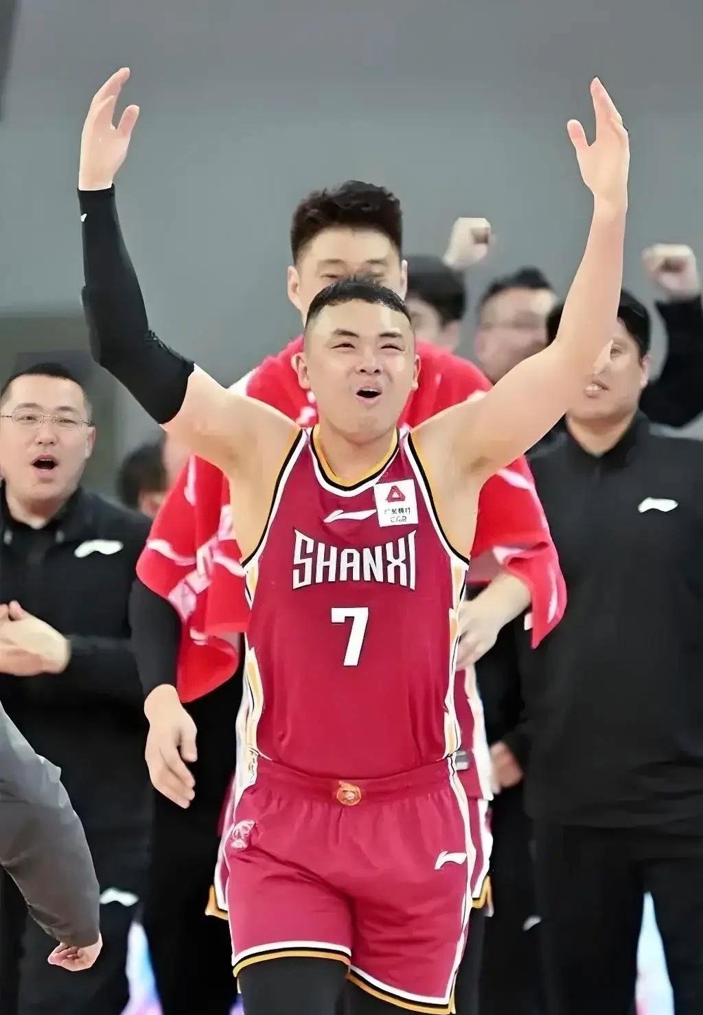 山西男篮凭借坚韧防守，顽强击败对手