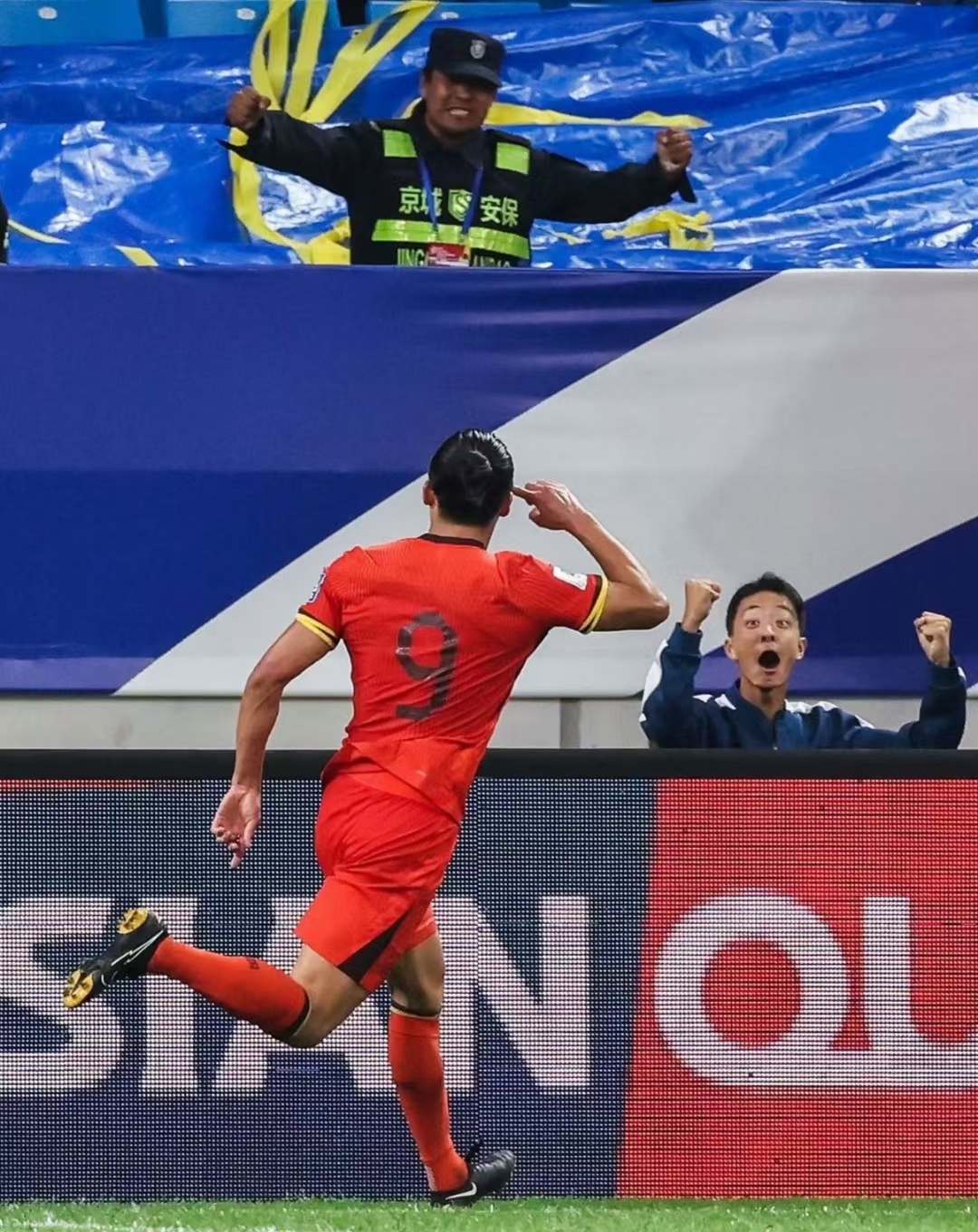 中国鏖战国际米兰，罗本爆发神勇的简单介绍