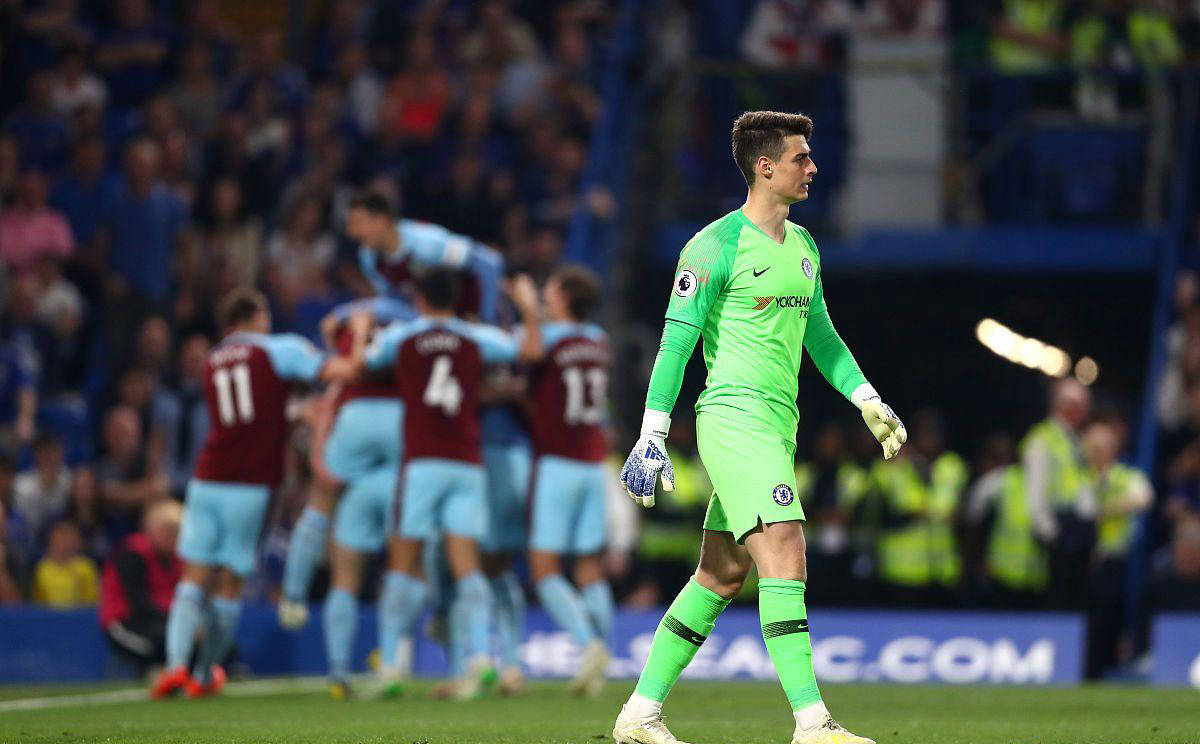 包含伯恩利客场击败南安普顿，续写不败神话的词条