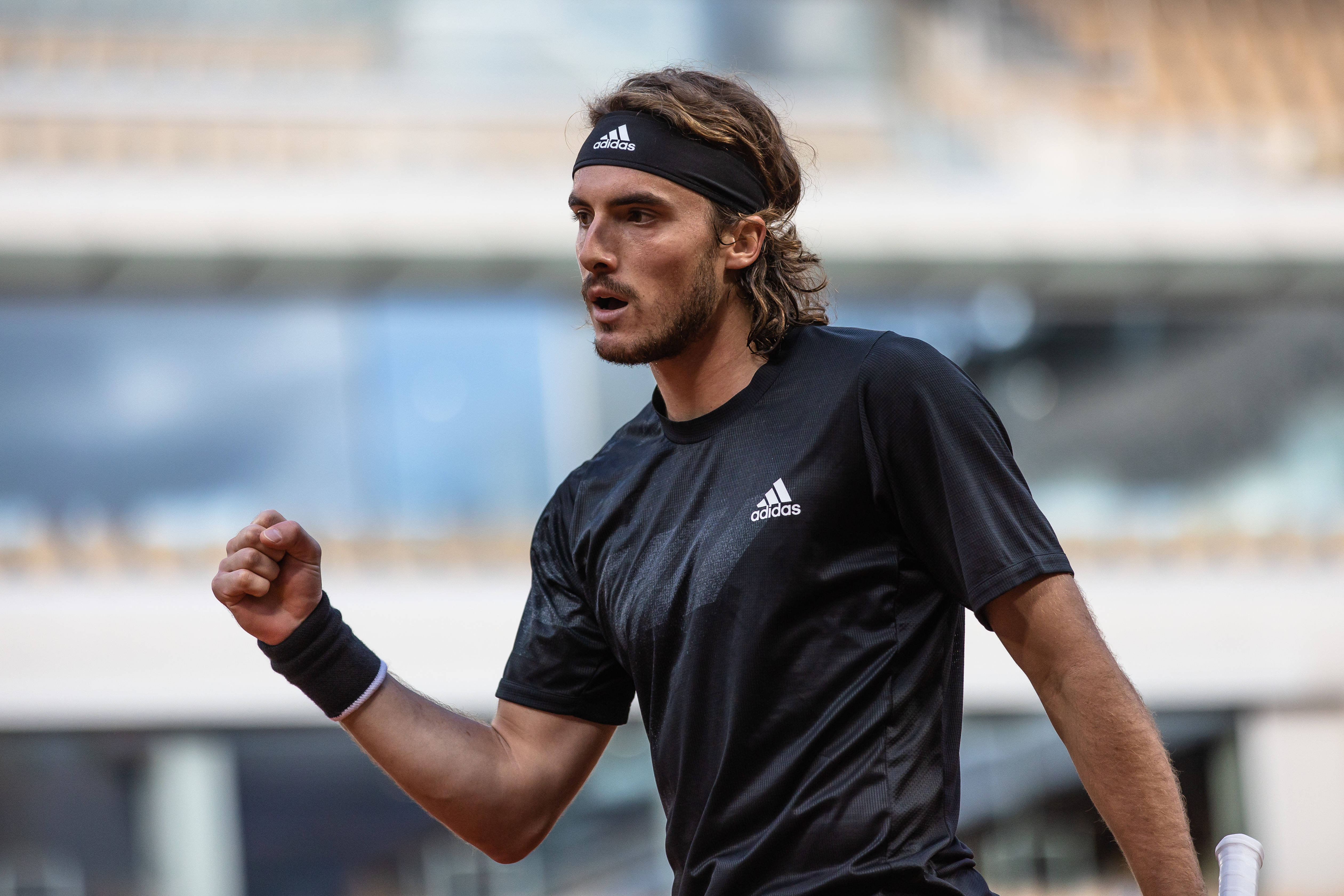 法国网球队强势美国网球队，西西帕斯完成帽子戏法