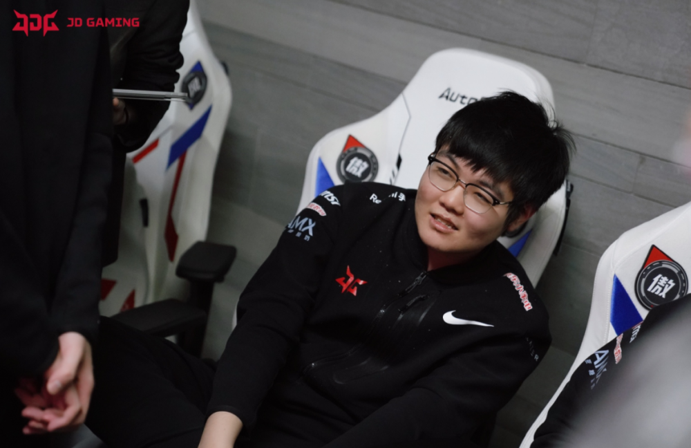 WBG完胜DK，Kanavi完成帽子戏法的简单介绍