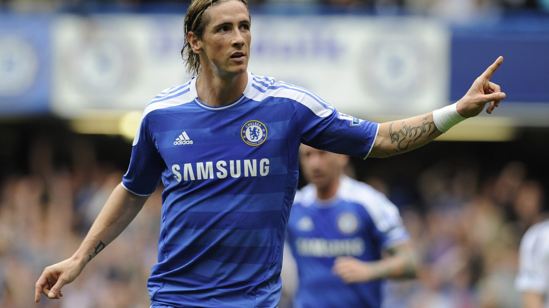 德甲争冠战焦点战，佛罗伦萨强压安哥拉，战术博弈下的绿茵交响